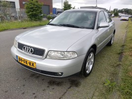 Audi A4 benzine bj 2000 (2)